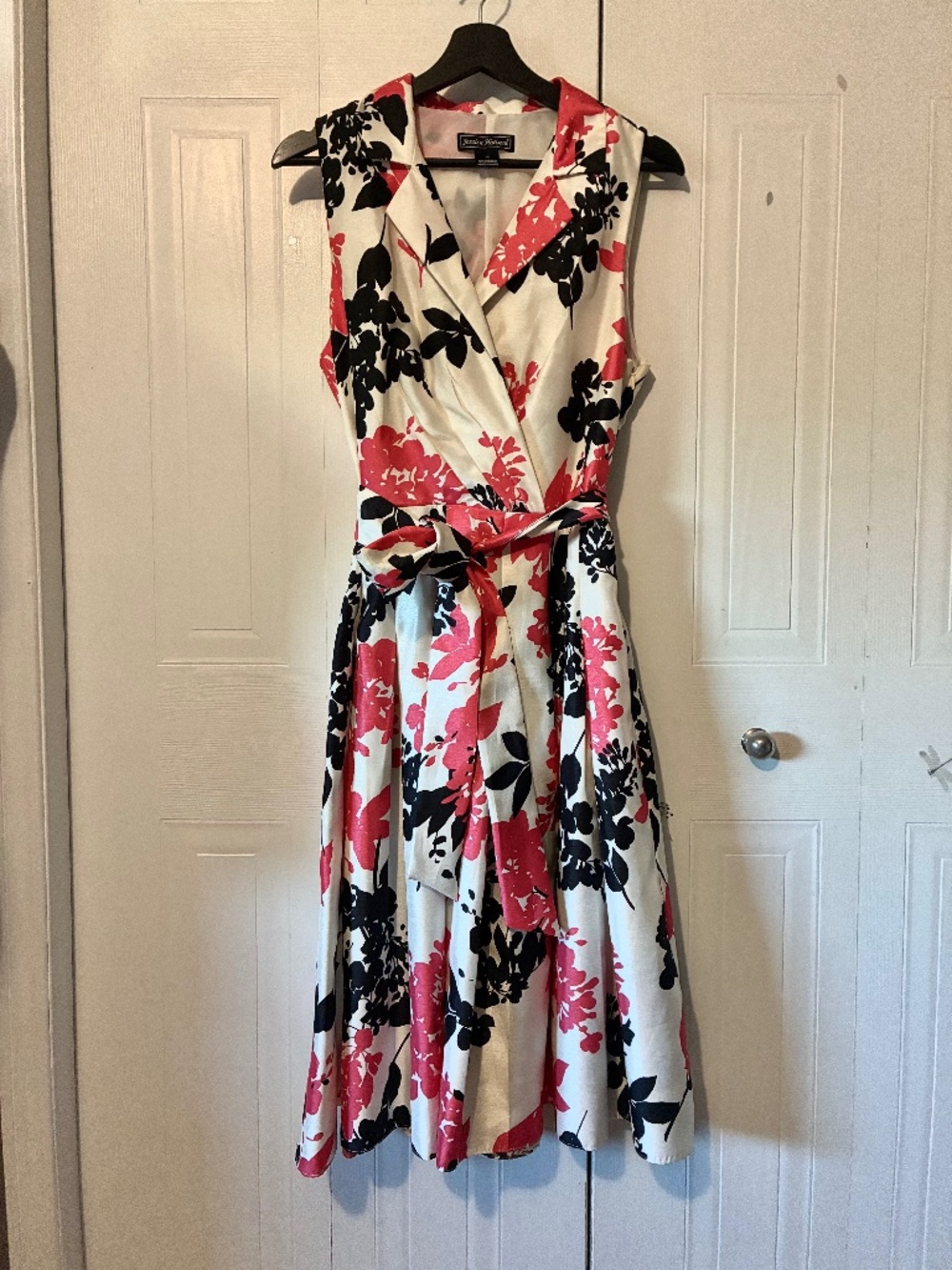 Jessica Howard retro style dress.